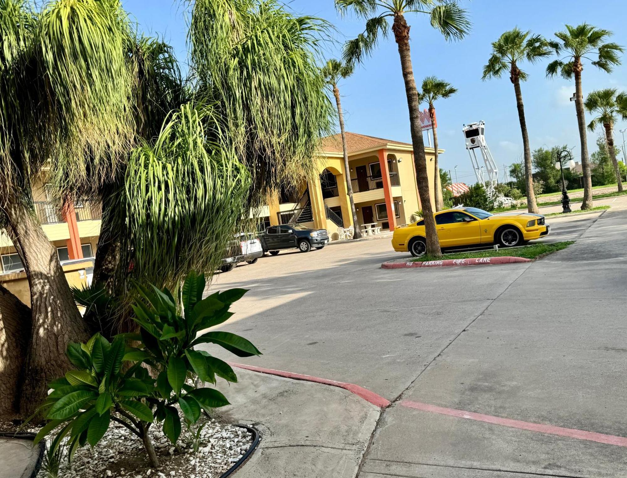 Texas Inn And Suites City Center At University Dr. Edinburg Extérieur photo