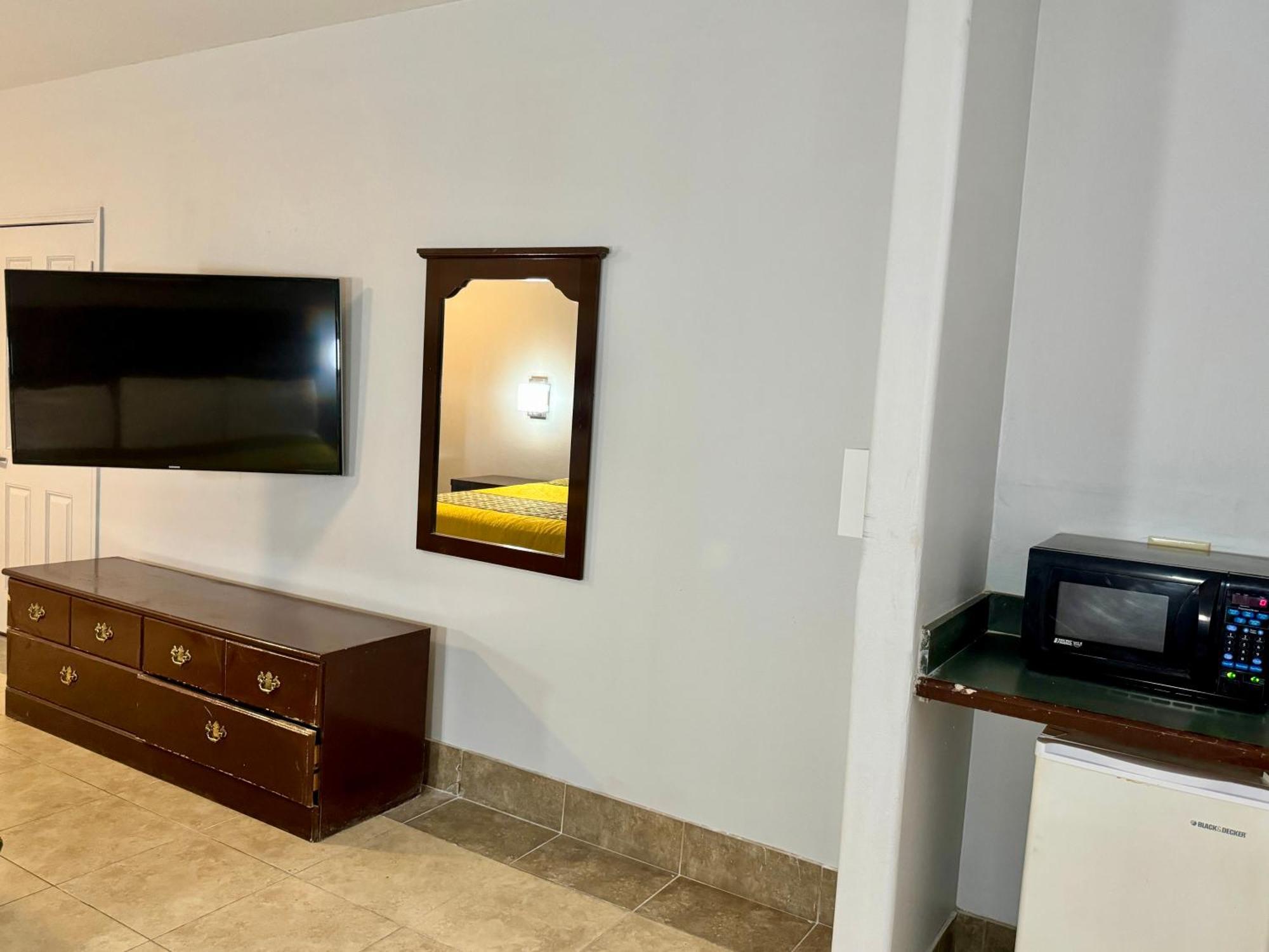 Texas Inn And Suites City Center At University Dr. Edinburg Extérieur photo