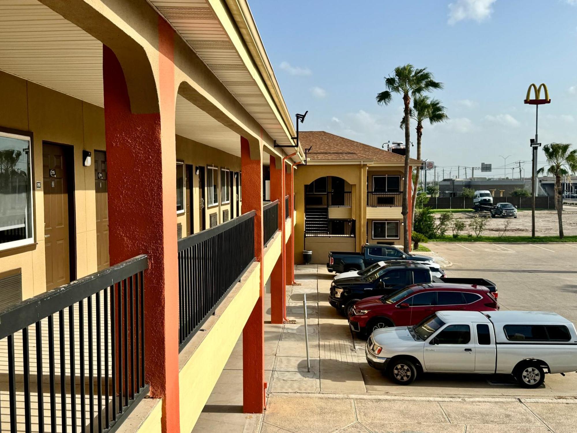 Texas Inn And Suites City Center At University Dr. Edinburg Extérieur photo
