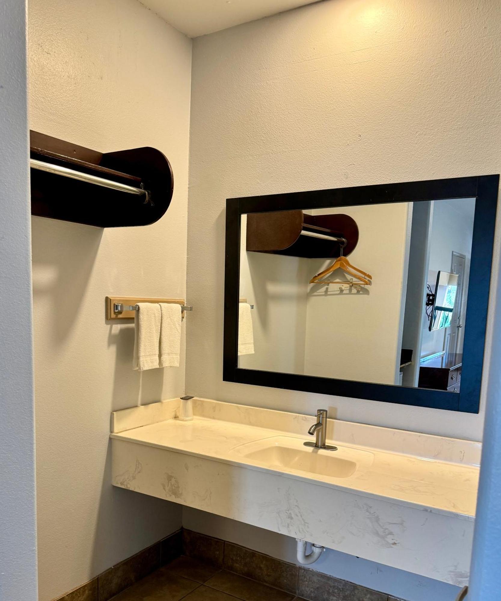 Texas Inn And Suites City Center At University Dr. Edinburg Extérieur photo