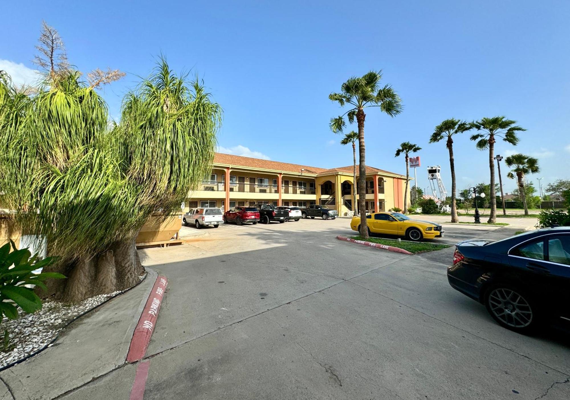 Texas Inn And Suites City Center At University Dr. Edinburg Extérieur photo