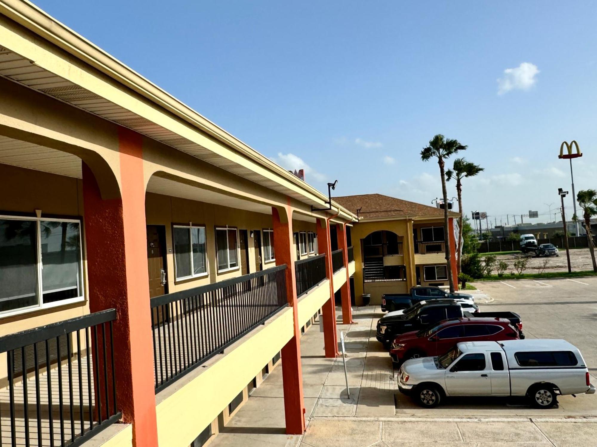 Texas Inn And Suites City Center At University Dr. Edinburg Extérieur photo