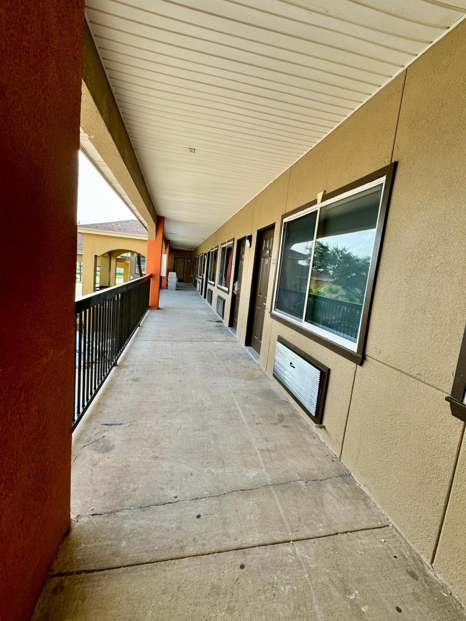 Texas Inn And Suites City Center At University Dr. Edinburg Extérieur photo