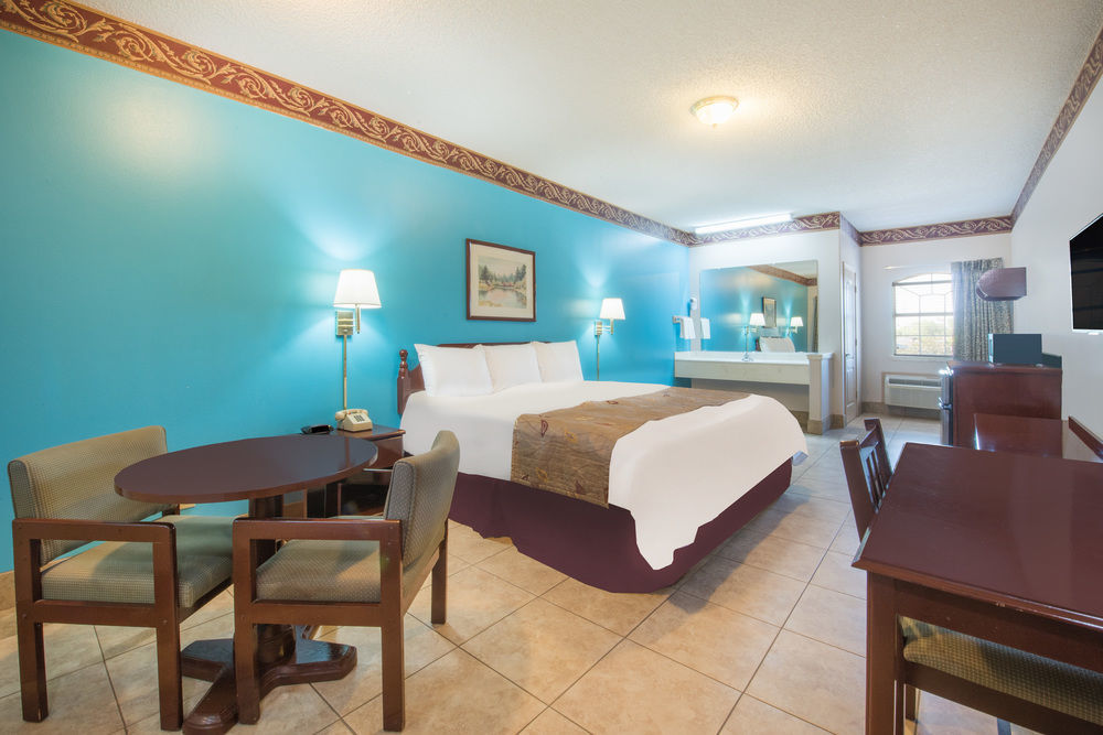 Texas Inn And Suites City Center At University Dr. Edinburg Extérieur photo