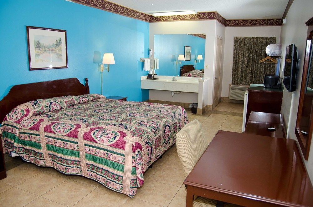 Texas Inn And Suites City Center At University Dr. Edinburg Extérieur photo