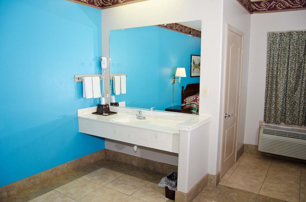 Texas Inn And Suites City Center At University Dr. Edinburg Extérieur photo